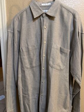 Perry Ellis Men’s Button-Down Shirt in Light Taupe
